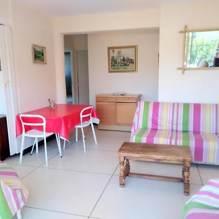 Holiday home Strelizia *